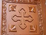 Встановлення нових вхідних дверей у Свято-Озерянському храмі. 16 квітня 2023 р.