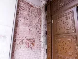 Реставрація стін головного входу. Підготовка до оштукатурювання.  Фото 5 травня 2023 р.