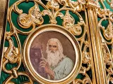 Реставрація іконостаса у Володимирському приділі Свято-Озерянського храму. Фото з вже позолоченими до початку війни фрагментами. Липень 2024 р.