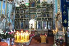 У храмі