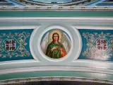 Медальйон з іконою на склепінні арки у Всіхсвятському приділі після реставрації. Липень 2022 року.