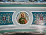 Медальйон з іконою на склепінні арки у Всіхсвятському приділі після реставрації. Липень 2022 року.