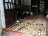 Ремонт полов в притворе Свято-Озерянского храма, демонтаж старого покрытия. Ноябрь 2021 г.