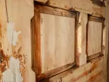 Реставрація дверей у притворі Святоозерської церкви. Роботи розпочато у березні 2022 року. Фото липня 2022 року.