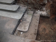 Укладка плитки во дворе храма