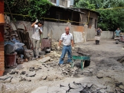 Укладка плитки во дворе храма