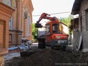 Укладка плитки во дворе храма