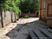 Укладка плитки во дворе храма
