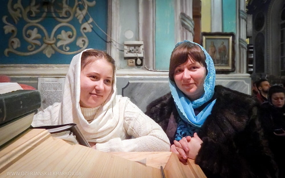 Оксана и Екатерина Тадеуш, певчие малого хора Свято-Озерянского храма 11