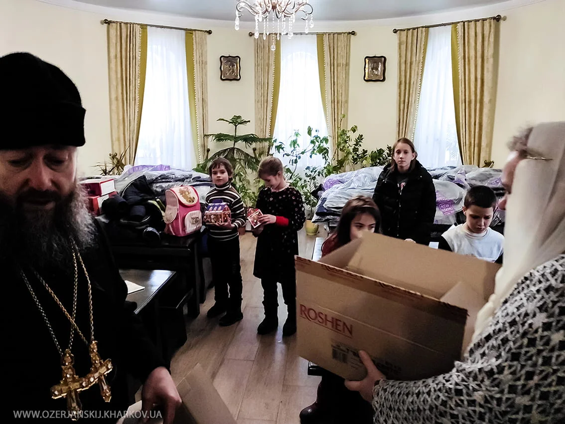 Воскресная школа Свято-Озерянского храма, Святителя Николая, архиепископа Мир Ликийских, чудотворца. Вручение подарков ученикам школы, 19 декабря 2021 г. Воскресная школа Свято-Озерянского храма, Святителя Николая, архиепископа Мир Ликийских, чудотворца. Вручение подарков ученикам школы, 19 декабря 2021 г.