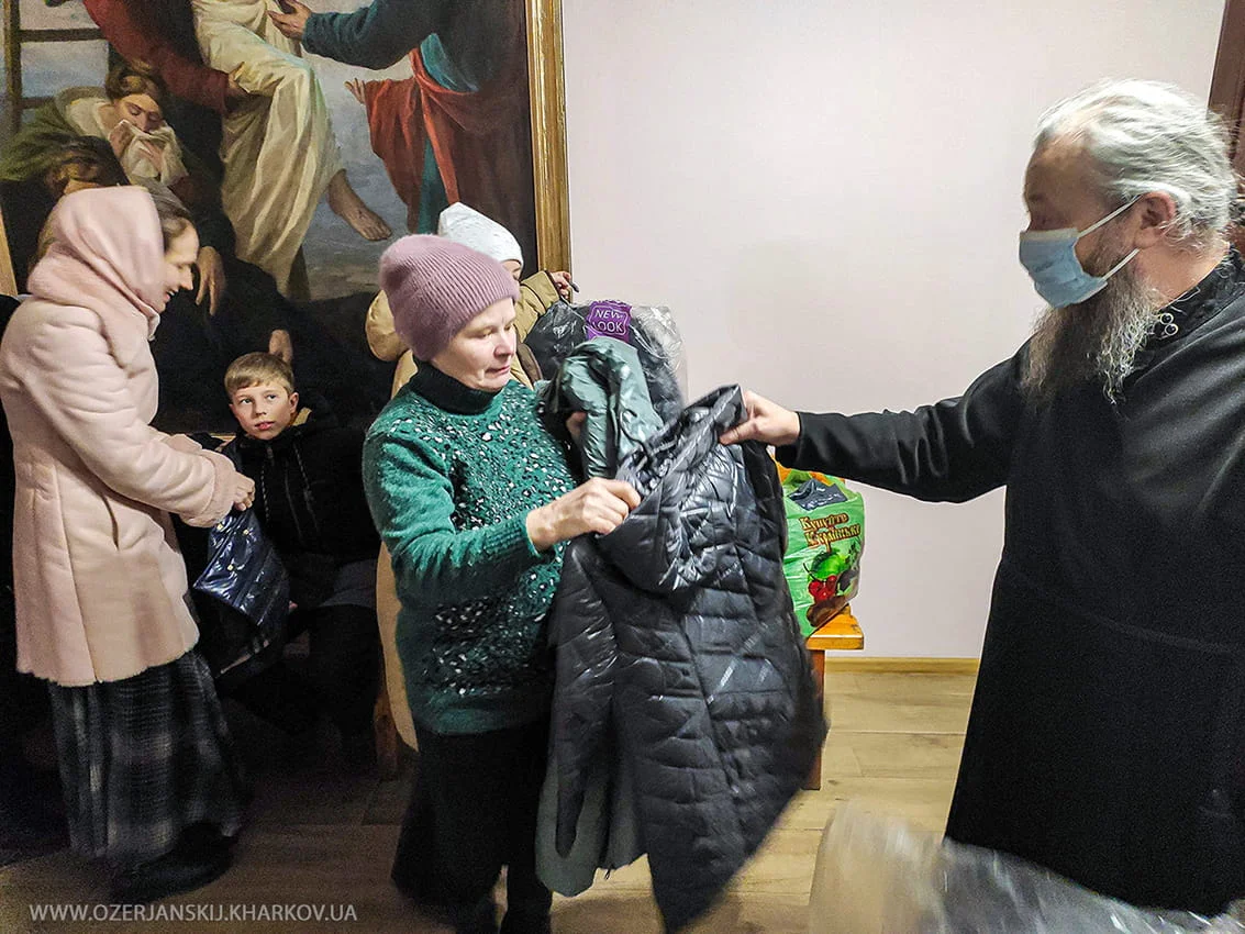 Благотворительная раздача одежды в общине Свято-Озерянского храма, 12 декабря 2021 г. Благотворительная раздача одежды в общине Свято-Озерянского храма, 12 декабря 2021 г.