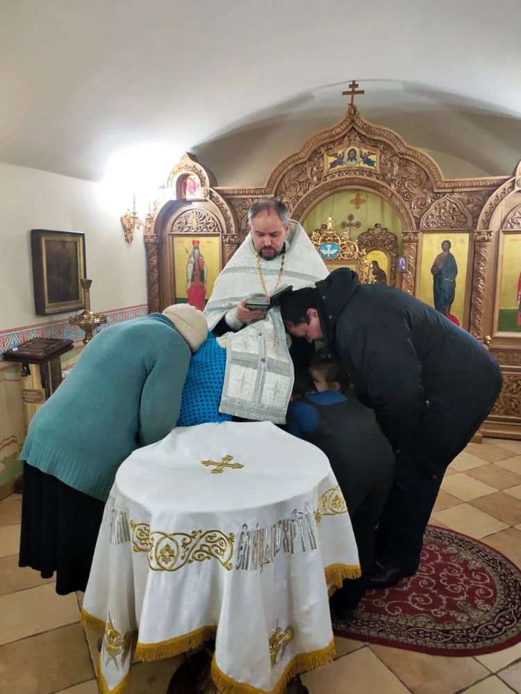 Свято-Озерянский храм, молебен в нижнем храме.