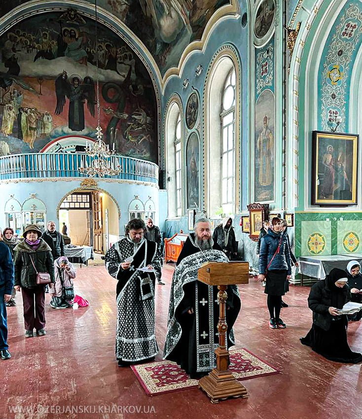 Свято-Озерянский храм, Молебное пение с акафистом Страстям Христовым; 14 апреля 2022 г.