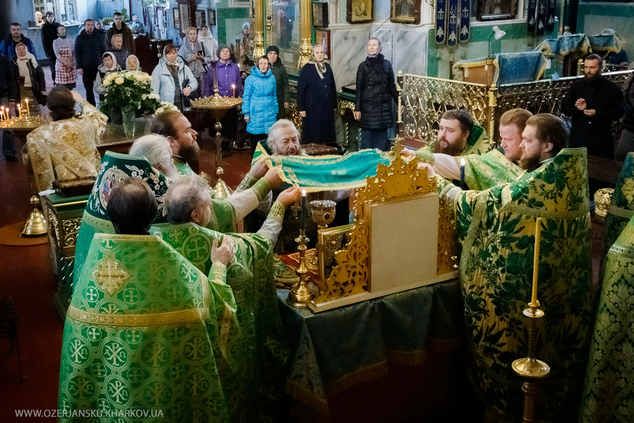 Свято-Озерянський храм, Преподобних Спиридона і Никодима, проскурників Печерських у Ближніх печерах; 13 листопада 2023 р. Божественна Літургія
