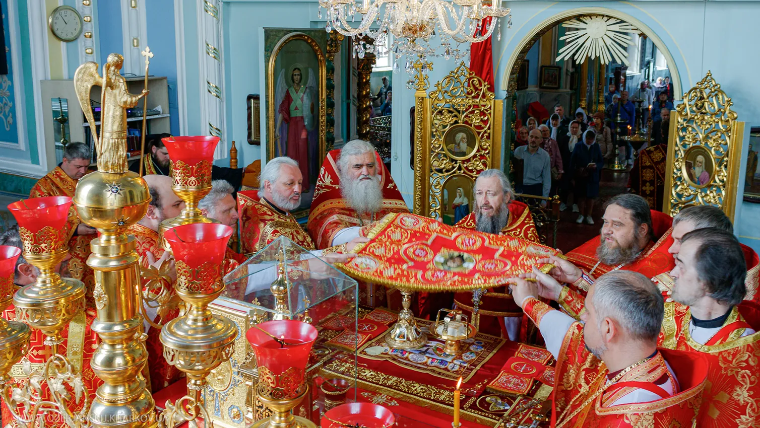 Свято-Озерянський храм; Вівторок Світлої седмиці. Іверської ікони Божої Матері, 7 травня 2024 р. Божественна Літургія. Настоятелю архимандриту Никодиму (Силко) співслужать священники Харківської та Ізюмської єпархій