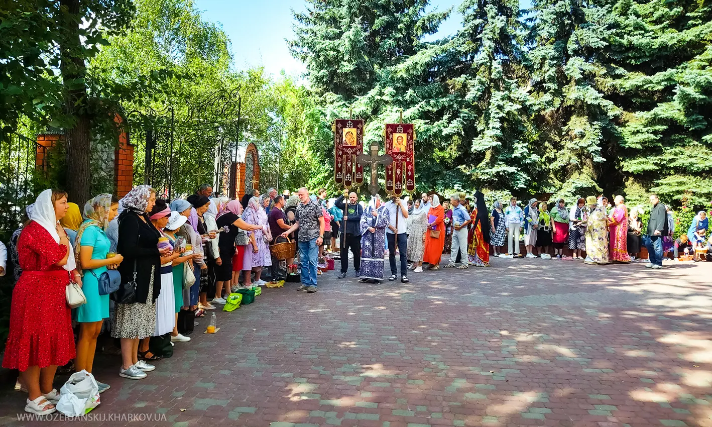 Свято-Озерянський храм. Винесення Чесних Древ Животворящого Хреста Господнього. Святкування всемилостивому Спасу і Пресвятій Богородиці. Семи мучеників Маккавеїв. 14 серпня 2024 р. Чин малого освячення води, зілля та меду нового збору Свято-Озерянський храм. Винесення Чесних Древ Животворящого Хреста Господнього. Святкування всемилостивому Спасу і Пресвятій Богородиці. Семи мучеників Маккавеїв. 14 серпня 2024 р. Чин малого освячення води, зілля та меду нового збору