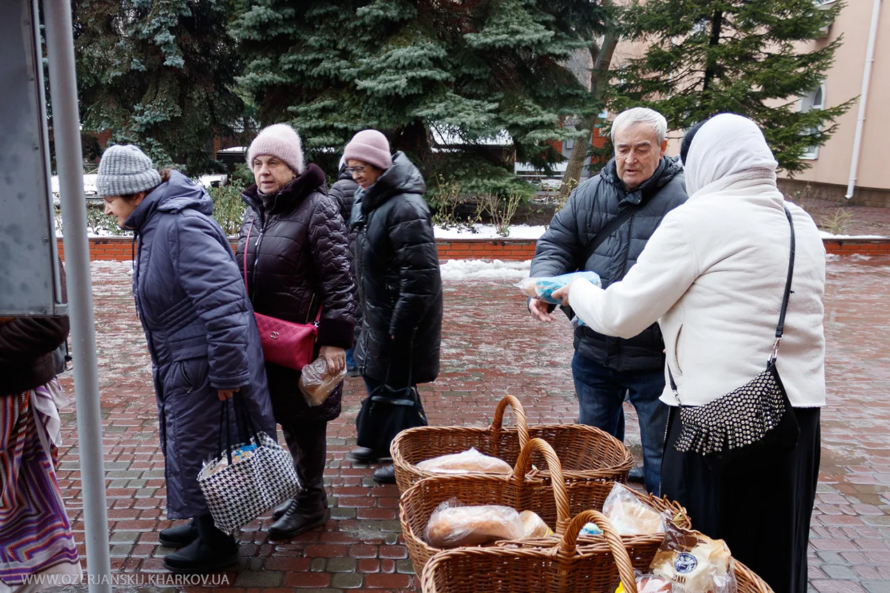Свято-Озерянський храм. РІЗДВО ГОСПОДА БОГА І СПАСА НАШОГО ІІСУСА ХРИСТА. 7 січня 2025 р. Благодійна роздача хліба після богослужіння Свято-Озерянський храм. РІЗДВО ГОСПОДА БОГА І СПАСА НАШОГО ІІСУСА ХРИСТА. 7 січня 2025 р. Благодійна роздача хліба після богослужіння