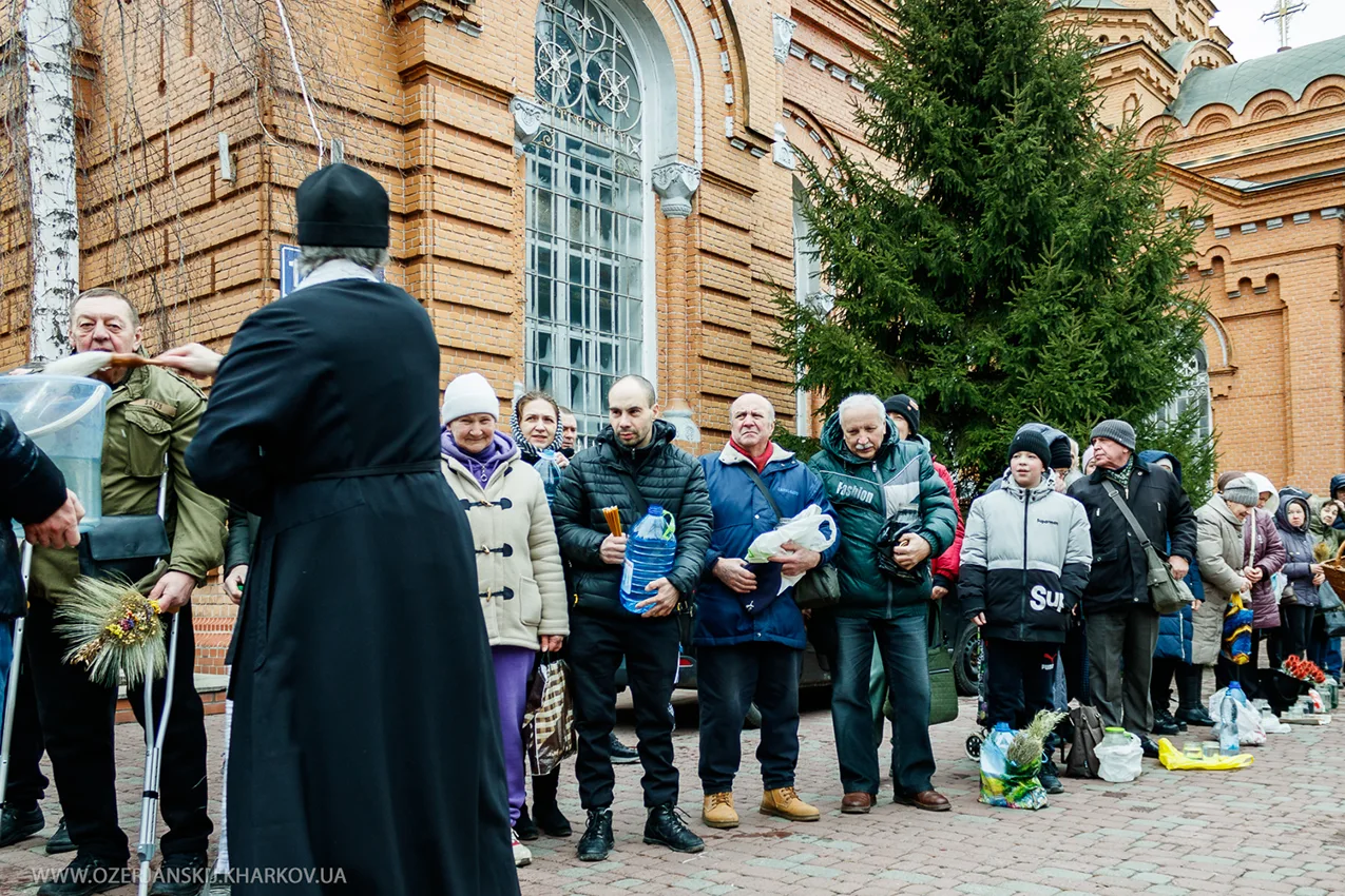 Свято-Озерянський храм. ХРЕЩЕННЯ ГОСПОДА БОГА І СПАСА НАШОГО ІІСУСА ХРИСТА. 19 січня 2025 р. Окроплення Великою Агіасмою після пізньої Божественної Літургії