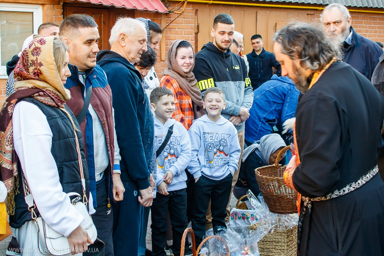 Свято-Озерянський храм. СВІТЛЕ ХРИСТОВЕ ВОСКРЕСІННЯ. ПАСХА. 20 квітня 2025 р. Освячення пасхальної трапези після Божественної Літургії